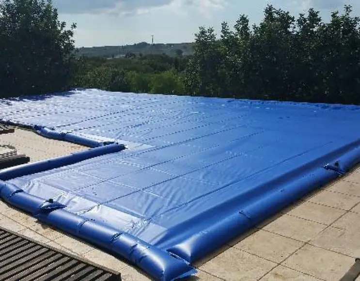 Plane zum Abdecken von Schwimmbädern PVC mit Ösen 650 gr mit Vorbereitung für Wassersäcke
