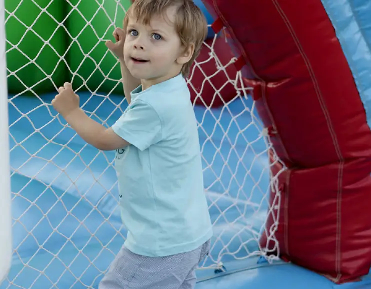 Fallschutznetz für Spielplätze oder Trampoline weiß