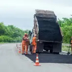Abdeckplane Lastwagen für Bitumen e heißes Material Farbe schwarz. Ösen rund 17 mm - cod.CBHTN-17T