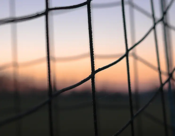 Zaunnetz für Fußballplätze und Kleinfeldfußball in schwarzer Farbe