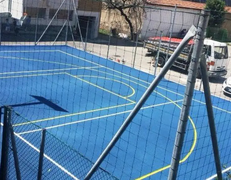 Grünes Zaunbasketballplatznetz