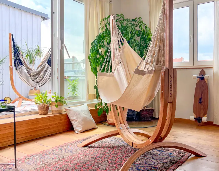 HÄNGESTUHLHALTERUNG AUS HOLZ