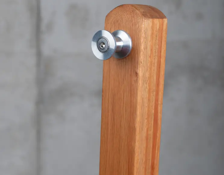 HÄNGESTUHLHALTERUNG AUS HOLZ